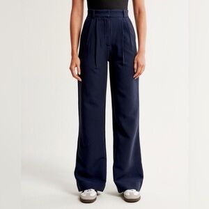 Abercrombie Sloane Tailored Wide-Leg Pleated Women's Pants in Navy